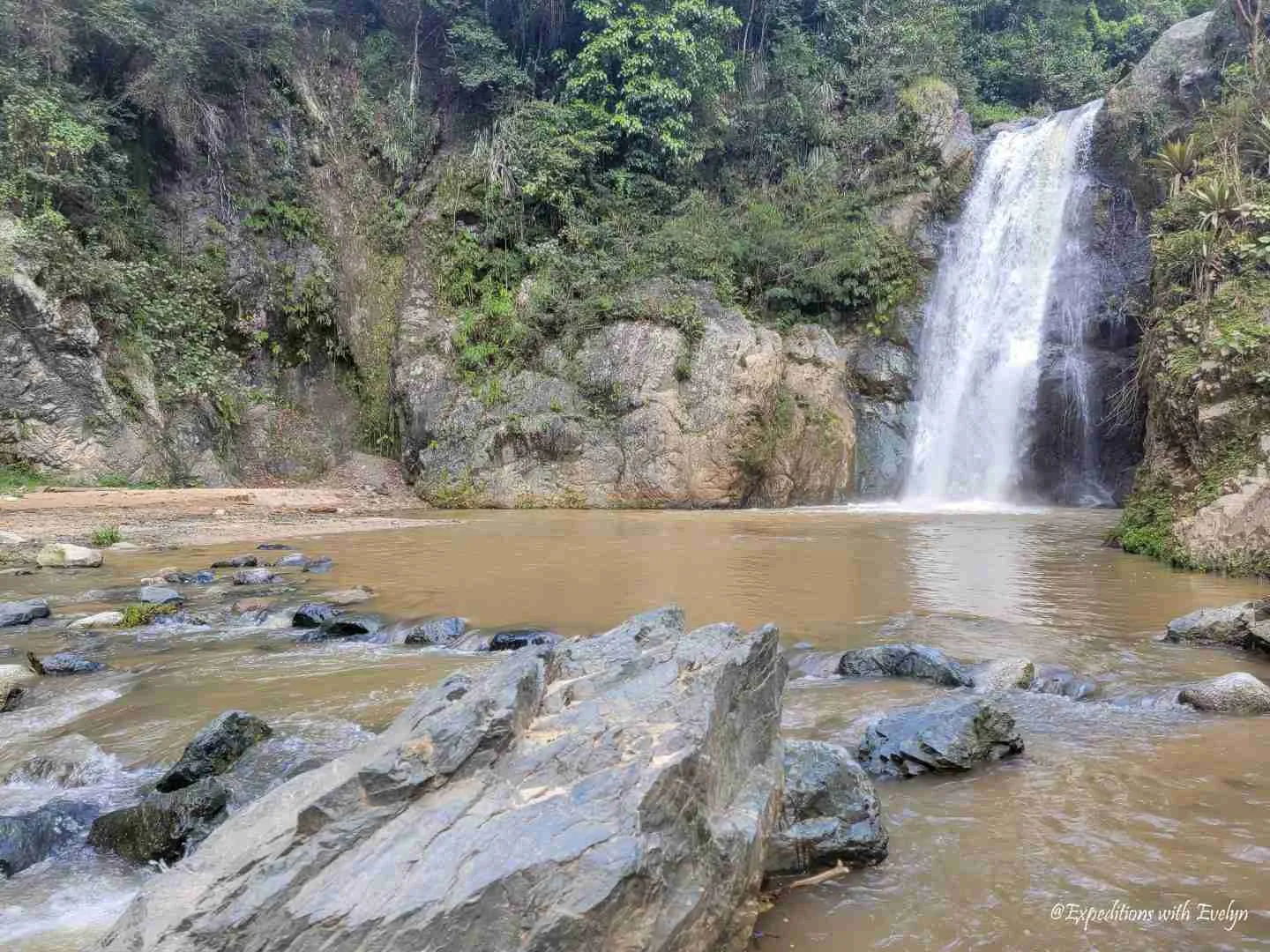 Canyoning at Baiguate Falls